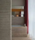 Badezimmer mit Badewanne im vigilius mountain resort